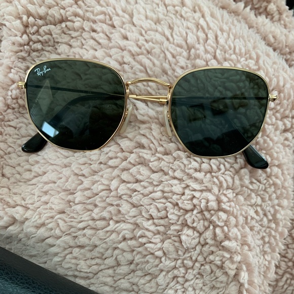 Black and Gold NWT RayBan Sunglasses - Picture 4 of 6